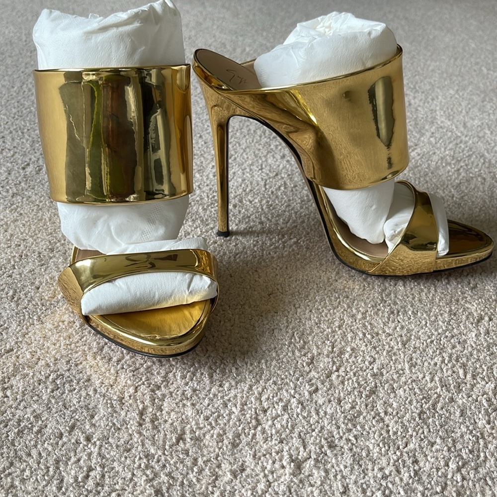 Giuseppe Zanotti Metallic Gold Heels (Never Worn)
